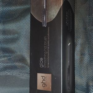 GHD Glide smoothing hot brush